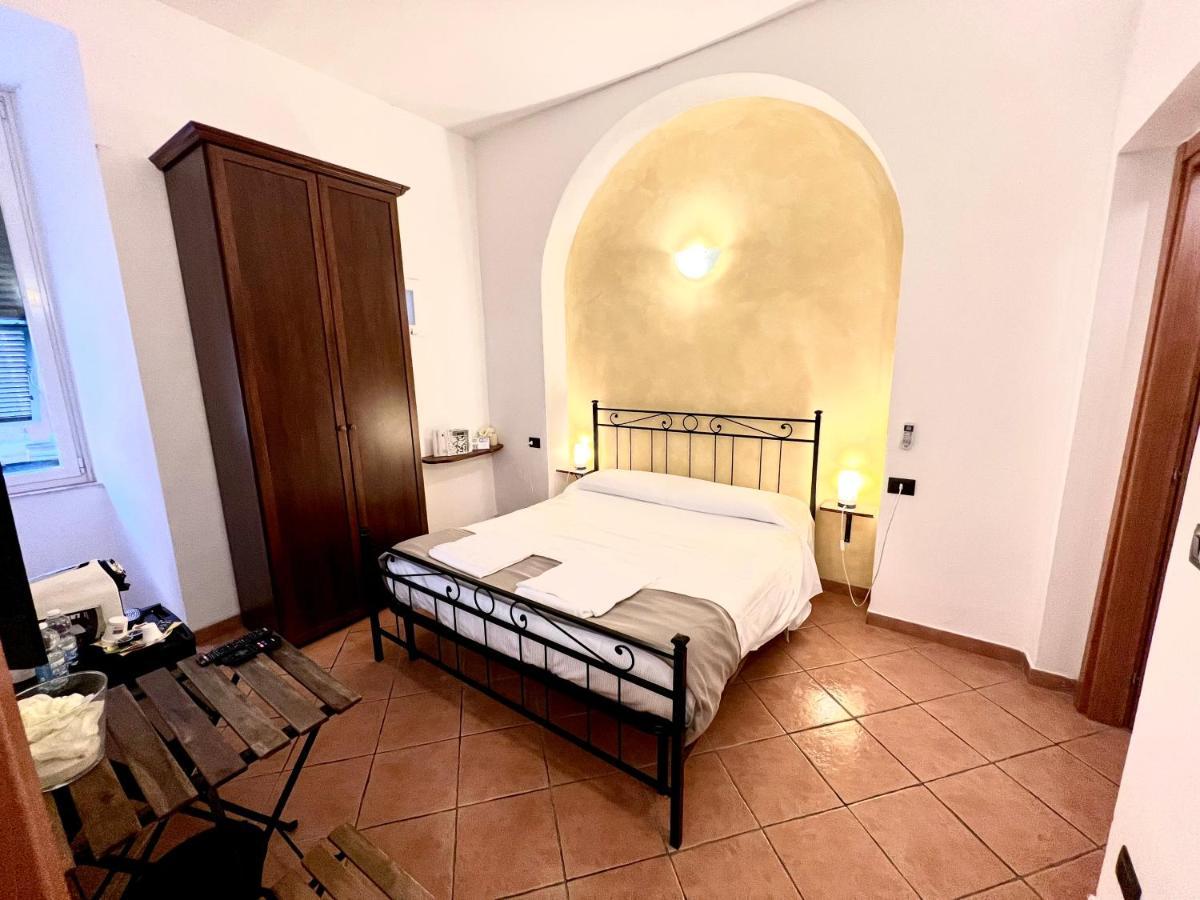 Virginia's Rooms-private Free Parking And Carignano District Gasthuis 2*