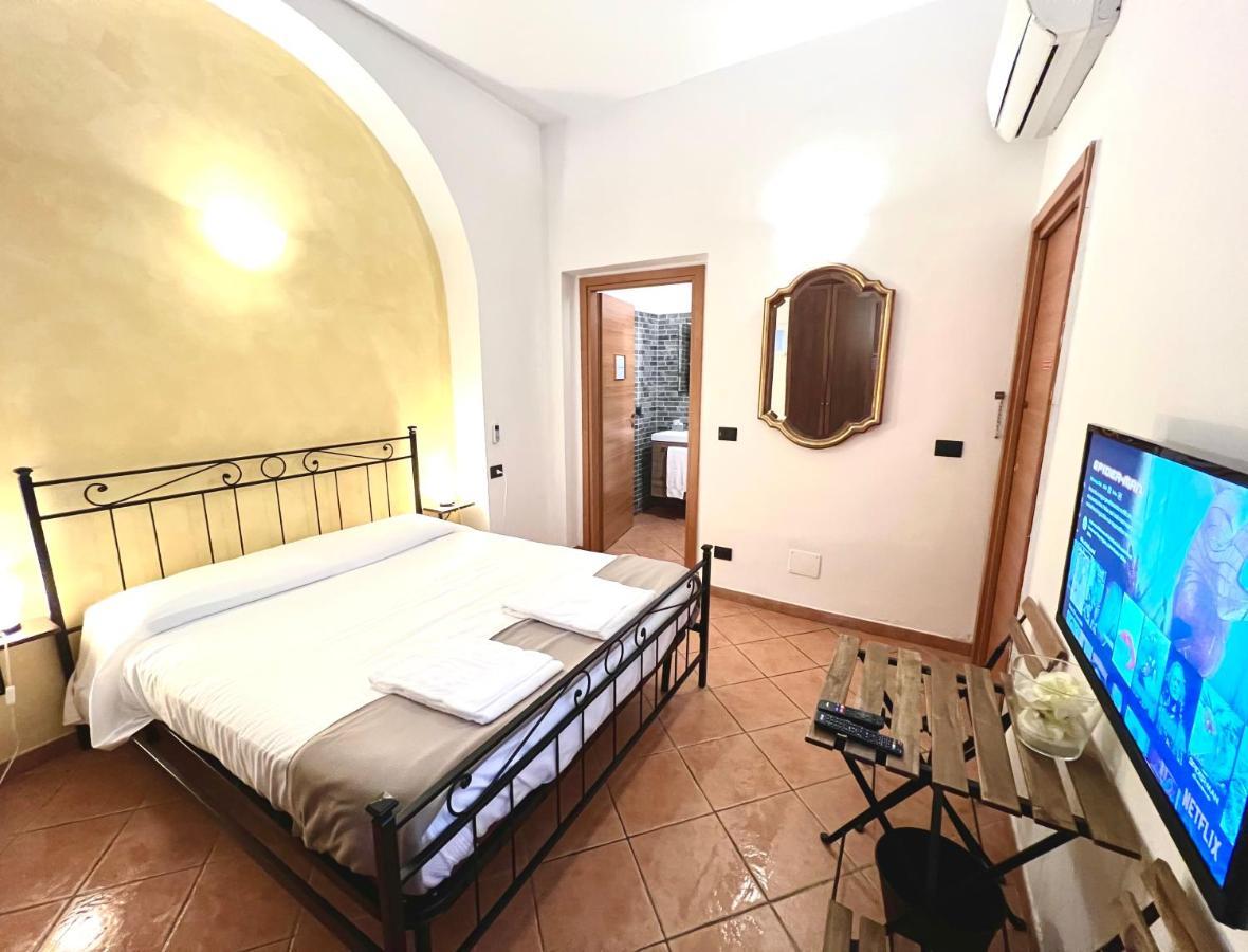 Virginia's Rooms-private Free Parking And Carignano District Genua