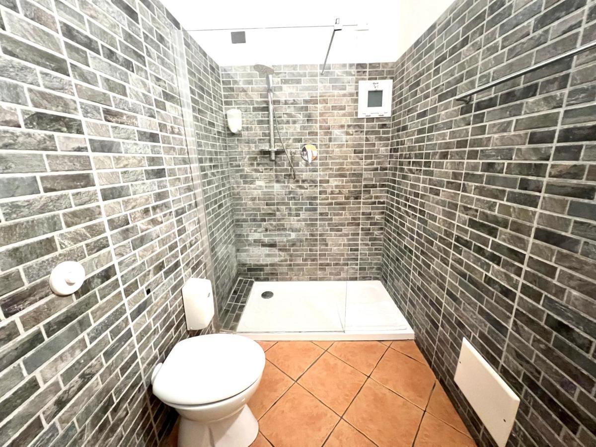 Gasthuis Virginia's Rooms-private Free Parking And Carignano District Genua