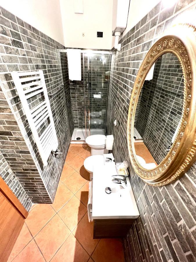 Virginia's Rooms-private Free Parking And Carignano District