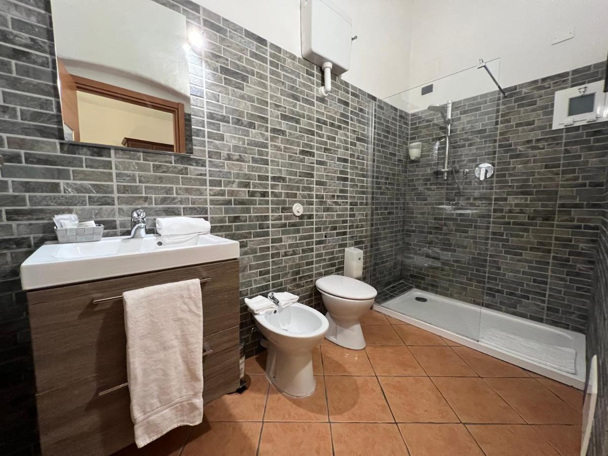 Virginia's Rooms-private Free Parking And Carignano District Genua