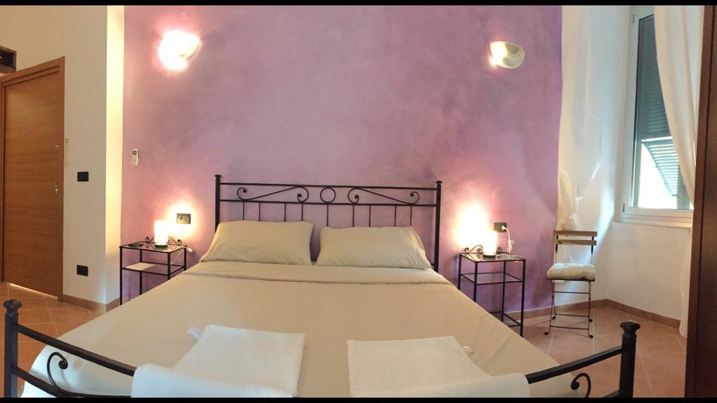 Virginia's Rooms-private Free Parking And Carignano District Gasthuis 2*