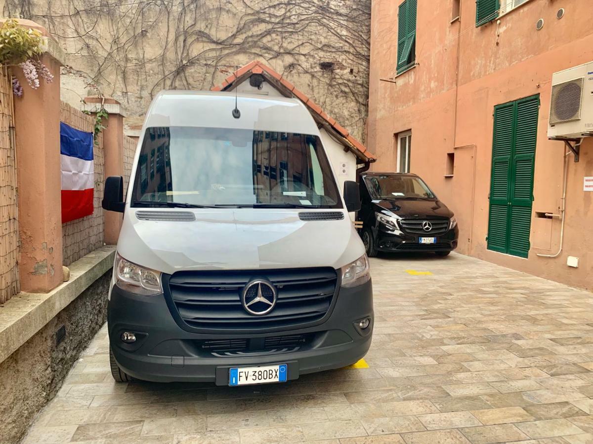 Gasthuis Virginia's Rooms-private Free Parking And Carignano District Genua