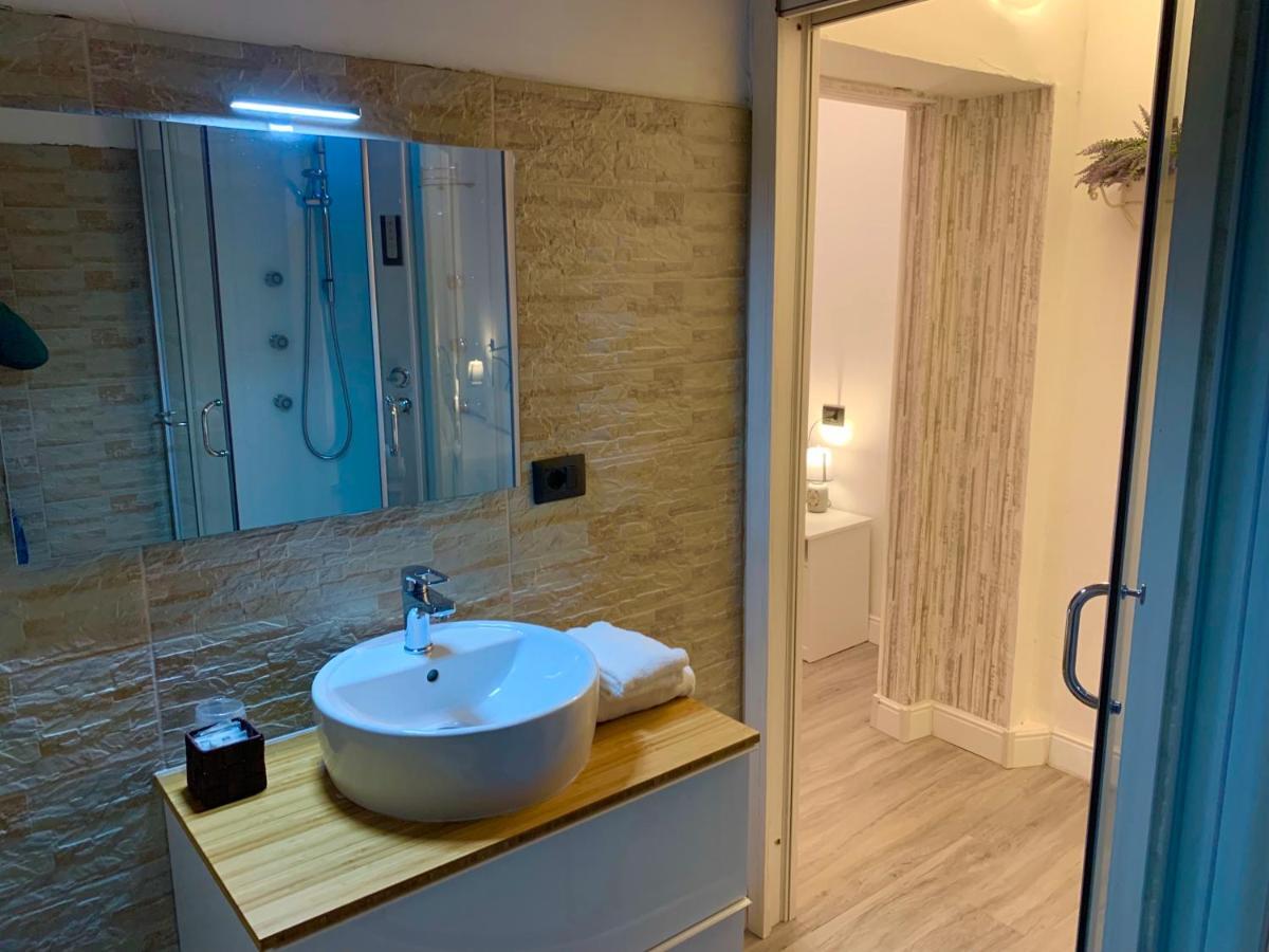 Gasthuis Virginia's Rooms-private Free Parking And Carignano District